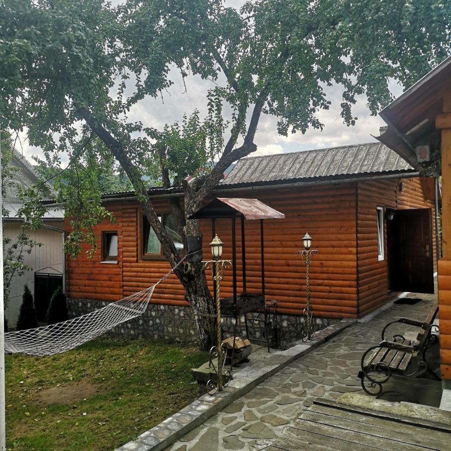 Kotiedzh U Mariny Villa Iaremcea Exterior foto